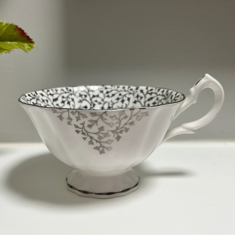 Queen Anne Bone China England Widemouth Teacup and Saucer 8 Silver - Picture 4 of 9